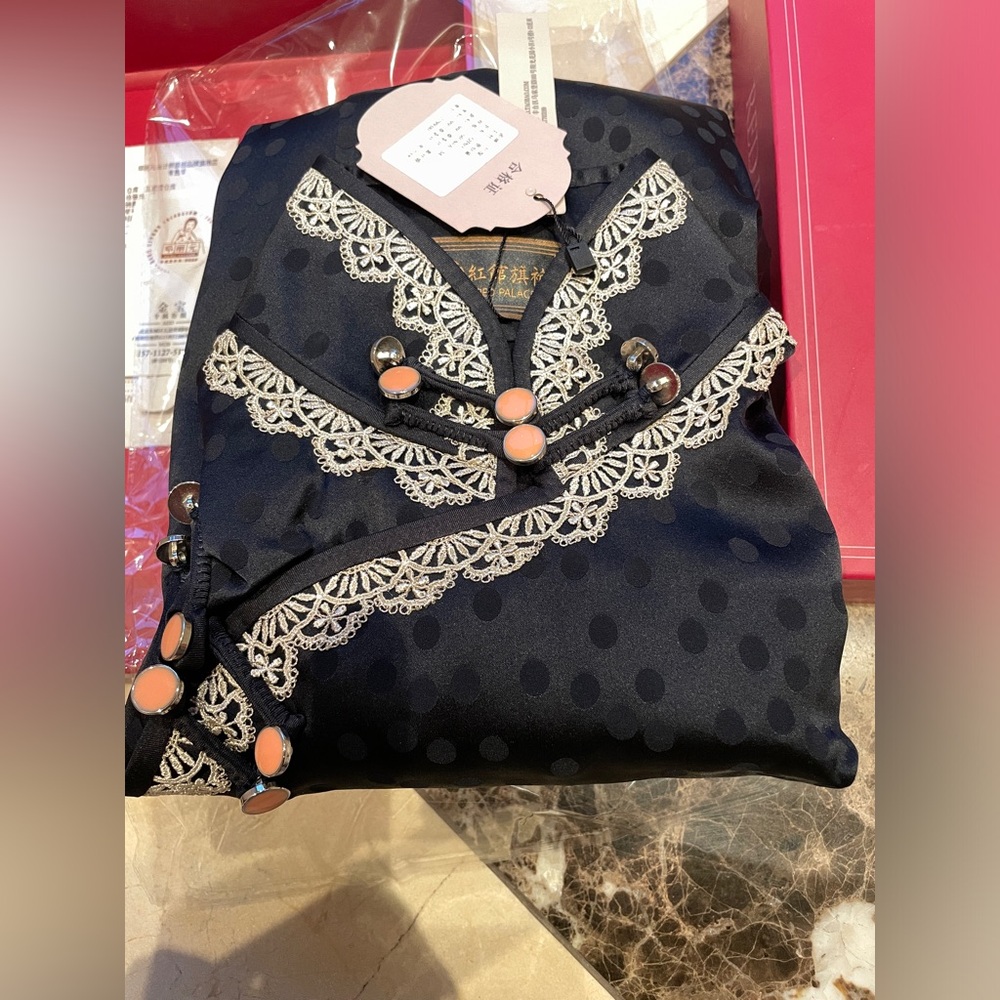 Brand New silk cheongsam Black Size M
